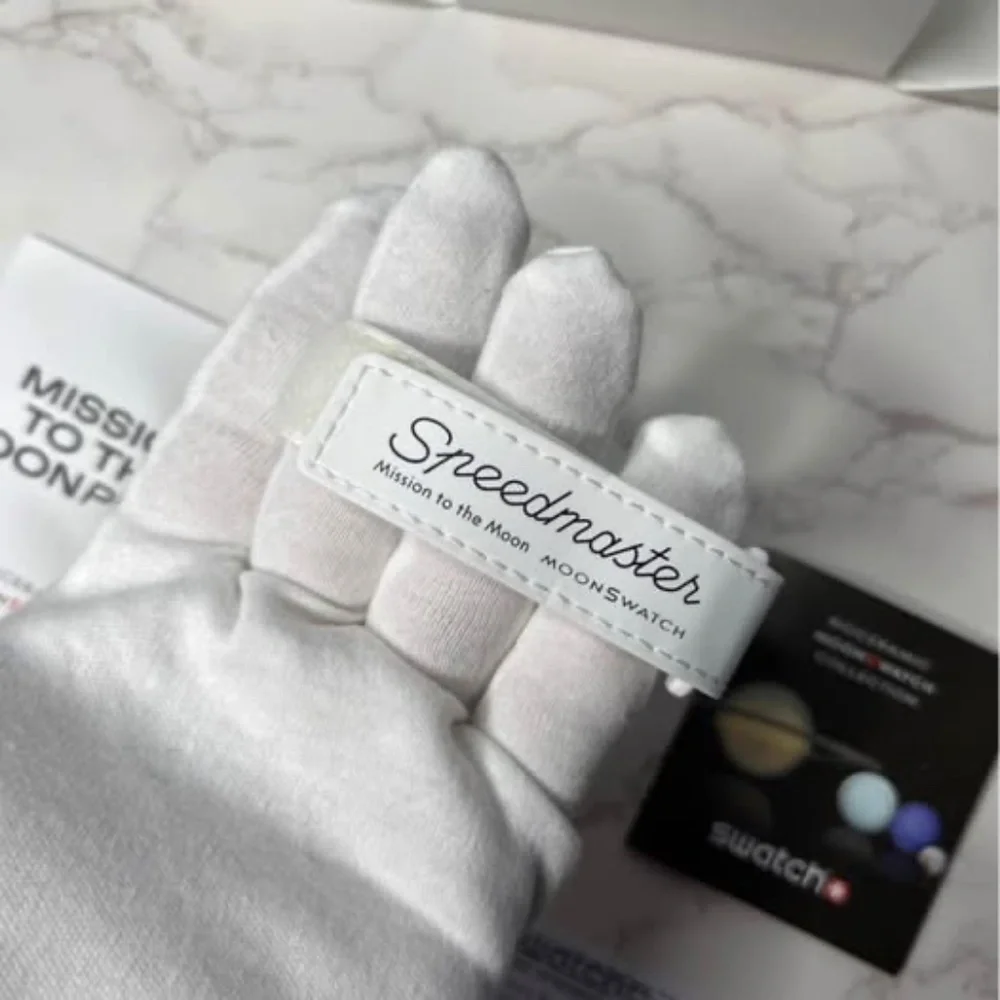 OMEGA x Swatch Mission to the Moonphase – Snoopy Edition (Full Set) - Picture 4 of 6